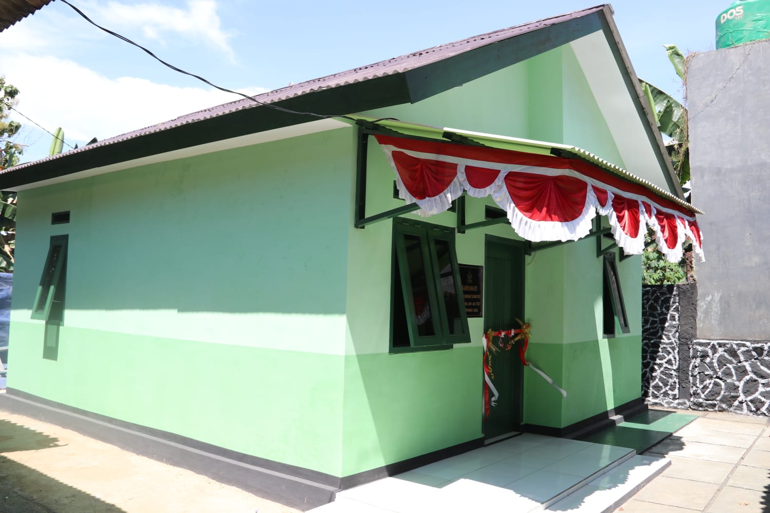 Walikota Eva Dwiana Resmikan Tiga Unit Rumah Program Bedah RTLH Kodim 0410/KBL