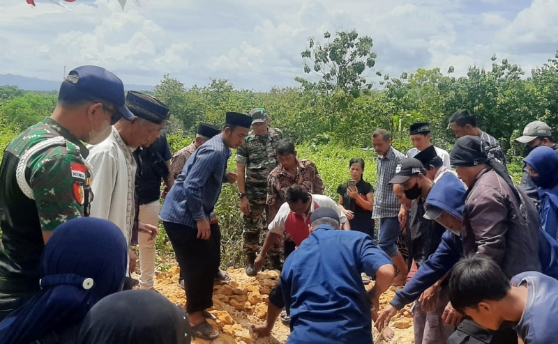 Sebagai Wujud Kepedulian Babinsa Hadiri Pemakaman Warga Binaannya