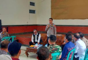 Hadiri Jumat Curhat di Kedaton, Kapolda Lampung Ajak Masyarakat Selesaikan Masalah Secara Bersama-sama