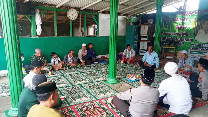 Kapolsek Dayeuhkolot Adakan Giat Jum'at Curhat Dan Ngopi Presisi