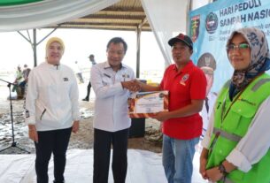 1-Peringati HPSN 2023, Pemprov Lampung Gelar Kegiatan Bersih-bersih di Pantai Payang Panjang