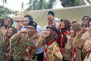 Ardian Saputra Sapa Adik adik Pramuka Penegak Pandega dibumi perkemahan