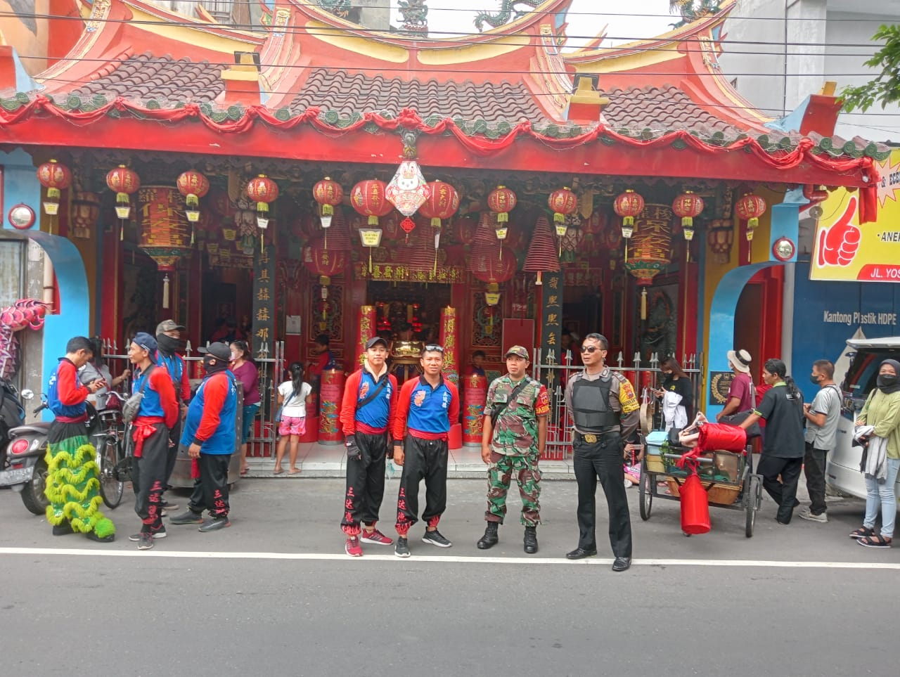 Babinsa Jayengan Hadiri Perayaan di Klenteng Poo Angkiong