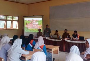 Babinsa Woyla Dampingi Disbunnak Aceh Barat Sosialisasi di SMKN 1 Woyla