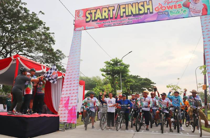 Bersama Bupati, Dandim 0813 Bojonegoro Berangkatkan Warga untuk Gowes Bareng