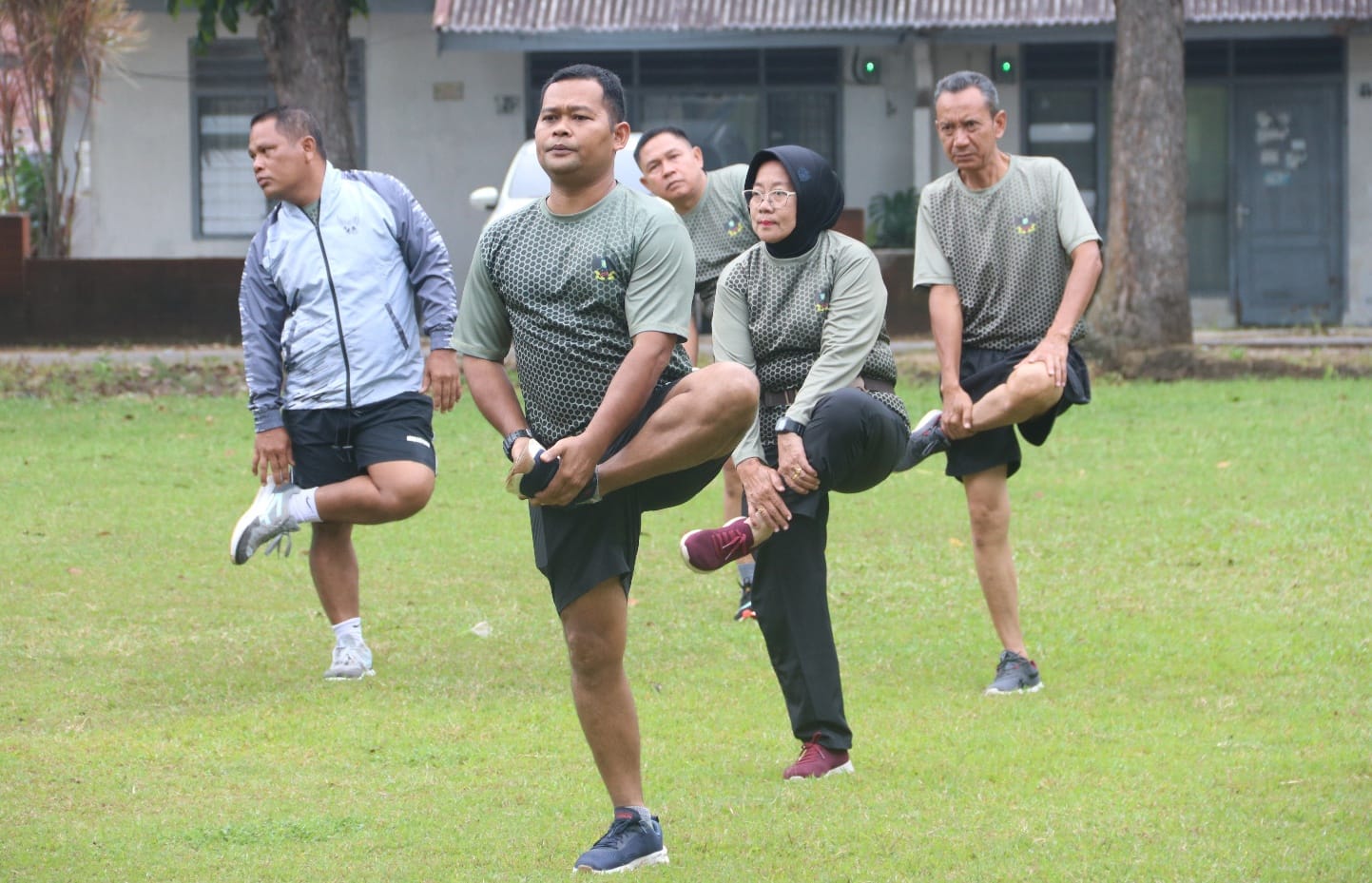 Bina Fisik !! Prajurit Dan PNS Kodim 0410/KBL Olahraga Bersama