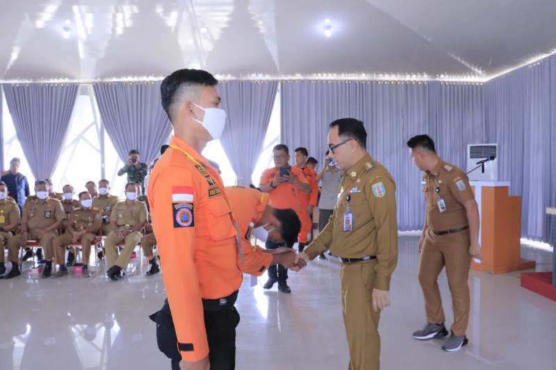 Bupati Way Kanan Terima Penyematan Lencana Wing Dari Basarnas Lampung