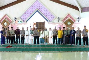 Kapolres Tulang Bawang Sholat Subuh Berjamaah Bersama Warga, Ini Tujuannya