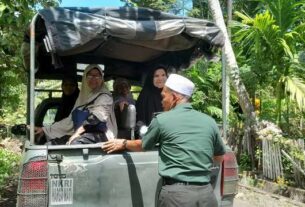 Mobil Dinas TNI Mondar Mandir Antar Jemput Lansia Jamaah Majelis Ta'lim