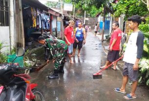 Pasca Banjir, Koramil 03/Serengan Bersama Warga Kerja Bakti Bersihkan Lingkungan