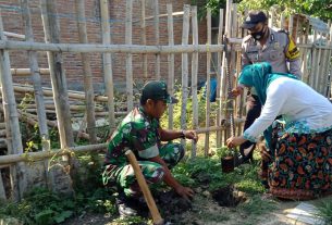 Peduli Lingkungan Babinsa Bersama Bahabinkamtibmas Lakksanakan Penanaman Pohon