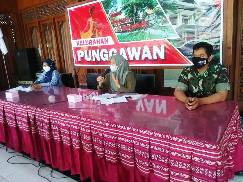 Peran Aktif Babinsa Serka Junaidi Pada Pertemuan Bumil di Kelurahan Punggawan