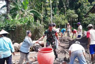 Peran Aktif Babinsa Sukorejo Bantu Karya Bakti di Desa Binaan