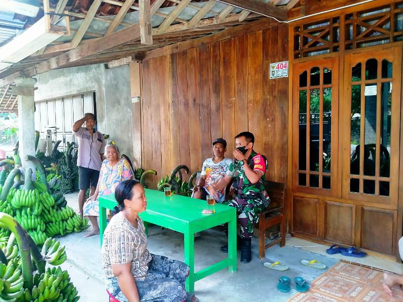 Pererat Hubungan TNI Rakyat, Babinsa Jalin Silahtuhrahmi Dengan Warga