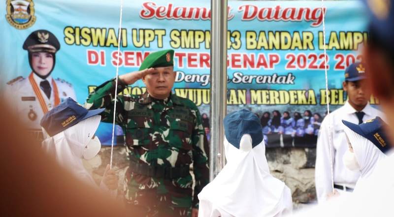 Pimpin Upacara, Danramil 410-06 Kedaton Ingatkan Pelajar Jauhi Narkoba