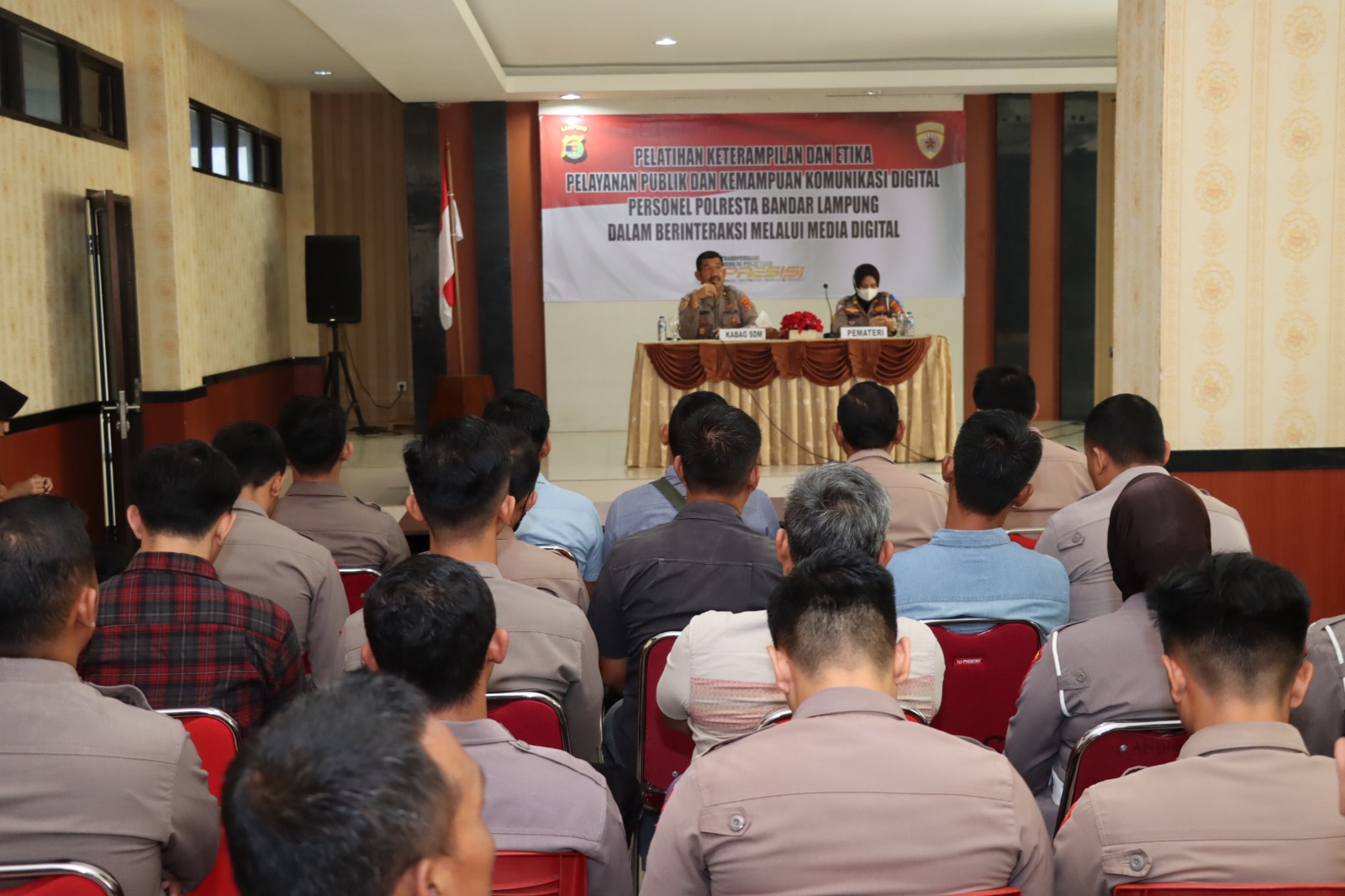 Polresta Bandar Lampung Gelar Pelatihan Keterampilan dan Etika Pelayanan Publik serta Kemampuan Komunikasi dalam Berinteraksi melalui Media Digital