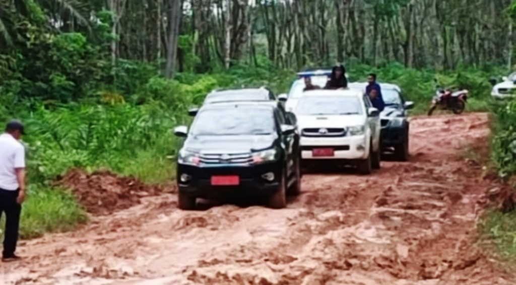 Menyusuri Tiga Desa Bupati Mesuji Rasakan Jalan Rusak