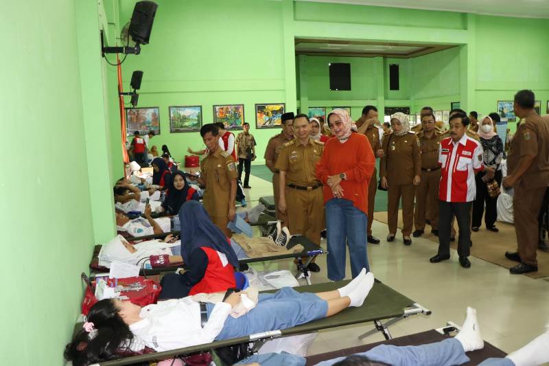Riana Sari Arinal Ketua PMI Prov Lampung Tinjau Kegiatan Donor Darah