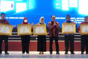 Top ! Walikota Bandar Lampung Kembali Menerima Penghargaan, Kali Ini dari Kemendagri