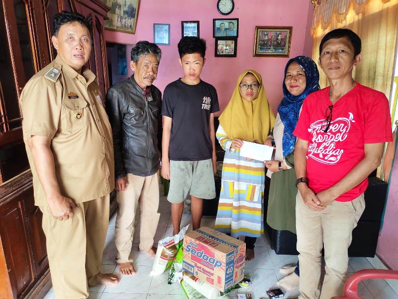 PWI Pesisir Barat Berikan Bantuan, Peratin Ucapkan Terimakasih