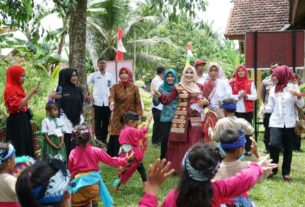 Hj. Winarni Nanang Ermanto Hadiri Kegiatan Penilaian Lomba Desa di Kecamatan Tanjung Bintang