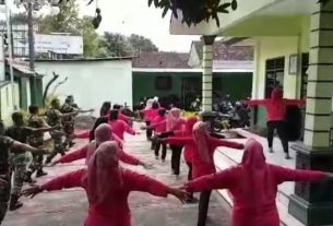 Jaga Kebugaran Dan Kesehatan Tubuh, Koramil 02/Banjarsari Dan Anggota Persit Laksanakan Senam SKJ