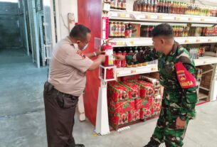 Babinsa Kelurahan Tipes Sidak Keamanan dan Sembako di Lotte Mart