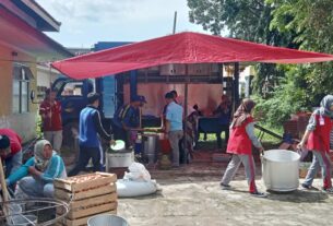 Bantu warga terdampak banjir, Dinsos Lampura adakan dapur umum