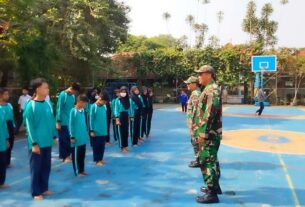 Bati Bakti TNI Serta Bati Wanwil Komsos dan Latihkan PBB di SMP 22 Surakarta