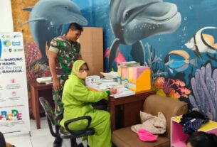 Bati Bakti TNI Dampingi Imunisasi di Puskesmas Kratonan