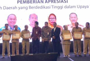 Berdedikasi Tinggi dalam Upaya Pemberantasan Korupsi, Sekdaprov Lampung Fahrizal Darminto Terima Penghargaan dari KPK RI