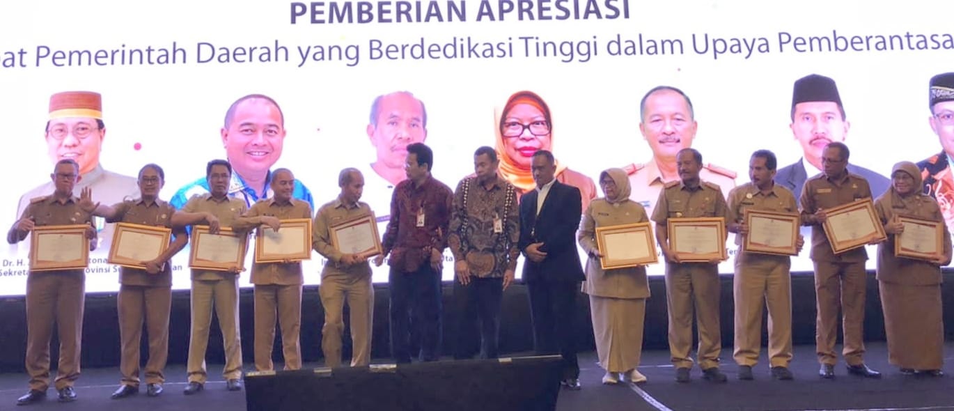 Berdedikasi Tinggi dalam Upaya Pemberantasan Korupsi, Sekdaprov Lampung Fahrizal Darminto Terima Penghargaan dari KPK RI