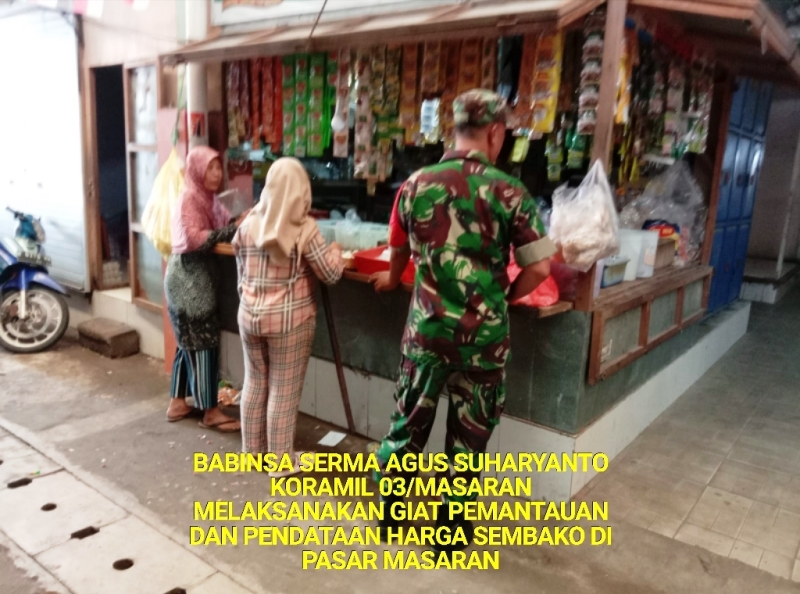 Babinsa Blusukan ke Pasar Tradisional Cek Harga Sembako