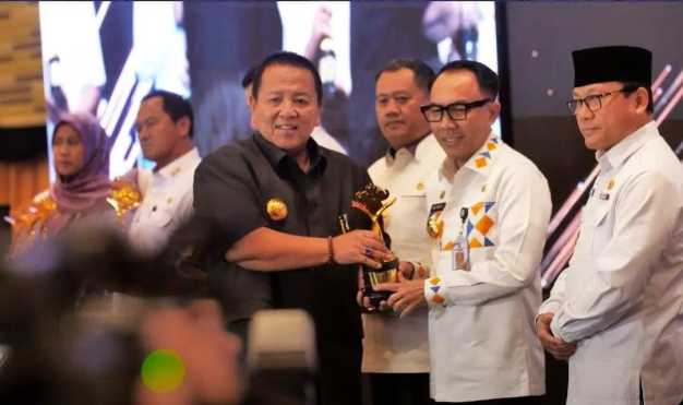 Bupati Way Kanan Raih Penghargaan Khusus Pada Musrenbang RKPD Provinsi Lampung Tahun 2024