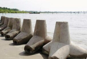 Cegah Abrasi, Gubernur Jateng Akan Gunakan Tetrapod FABA di Pantura Jateng