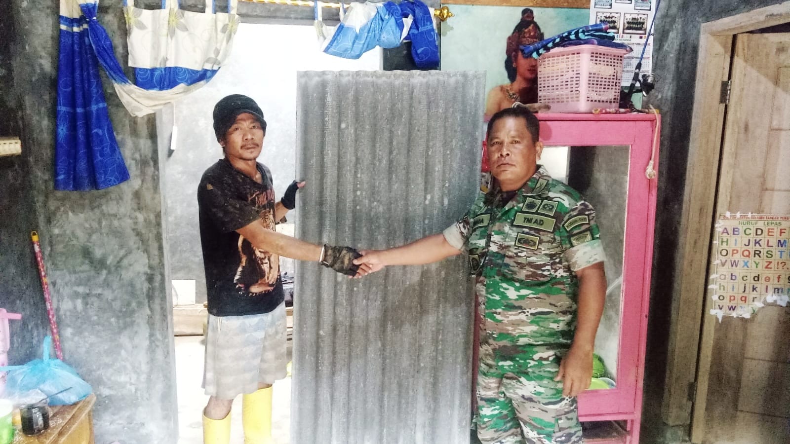 Cepat Tanggap, Danramil 410-01/Panjang Beri Bantuan Kepada Korban Longsor