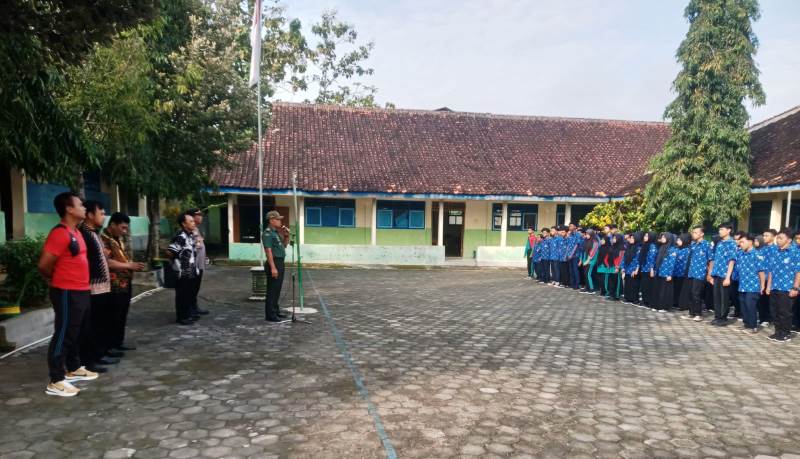 Danramil Dan Kapolsek Manyaran Ambil Apel Di SMA Muhammadiyah 2, Tekankan Kedisiplinan Dan Berikan Wawasan Kabangsaan