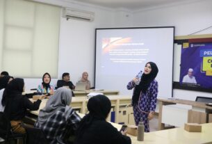 Dua Influencer Latih Mahasiswa dan Karyawan IIB Darmajaya Jadi Content Creator dan Presenter