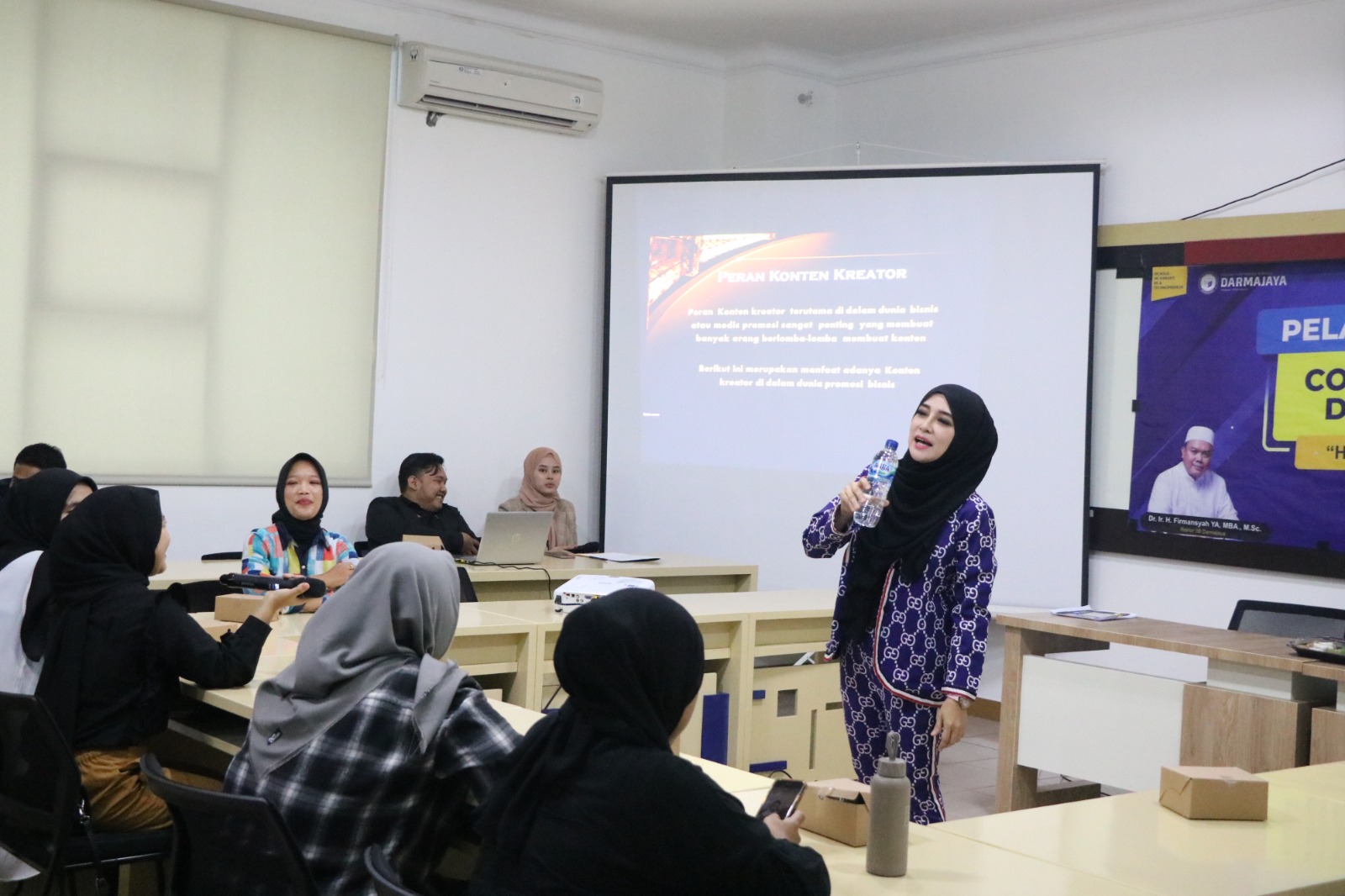 Dua Influencer Latih Mahasiswa dan Karyawan IIB Darmajaya Jadi Content Creator dan Presenter