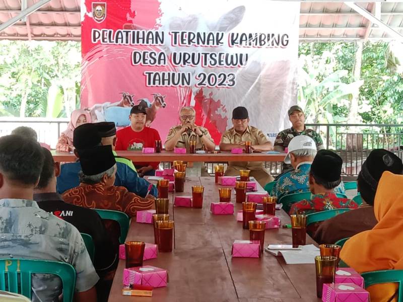 Dukung Ketahanan Pangan Peternakan, Babinsa Hadiri pelatihan Ternak Kambing