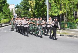 Jaga Soliditas, Dandim 0726/Sukoharjo dan Kapolres Sukoharjo ambil Apel Sinergitas TNI-Polri di Alun-alun Sukoharjo