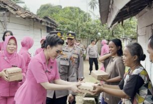 Jajaran Polres Lampung Utara Bersama Bhayangkari Berbagi Berkah Ramadhan