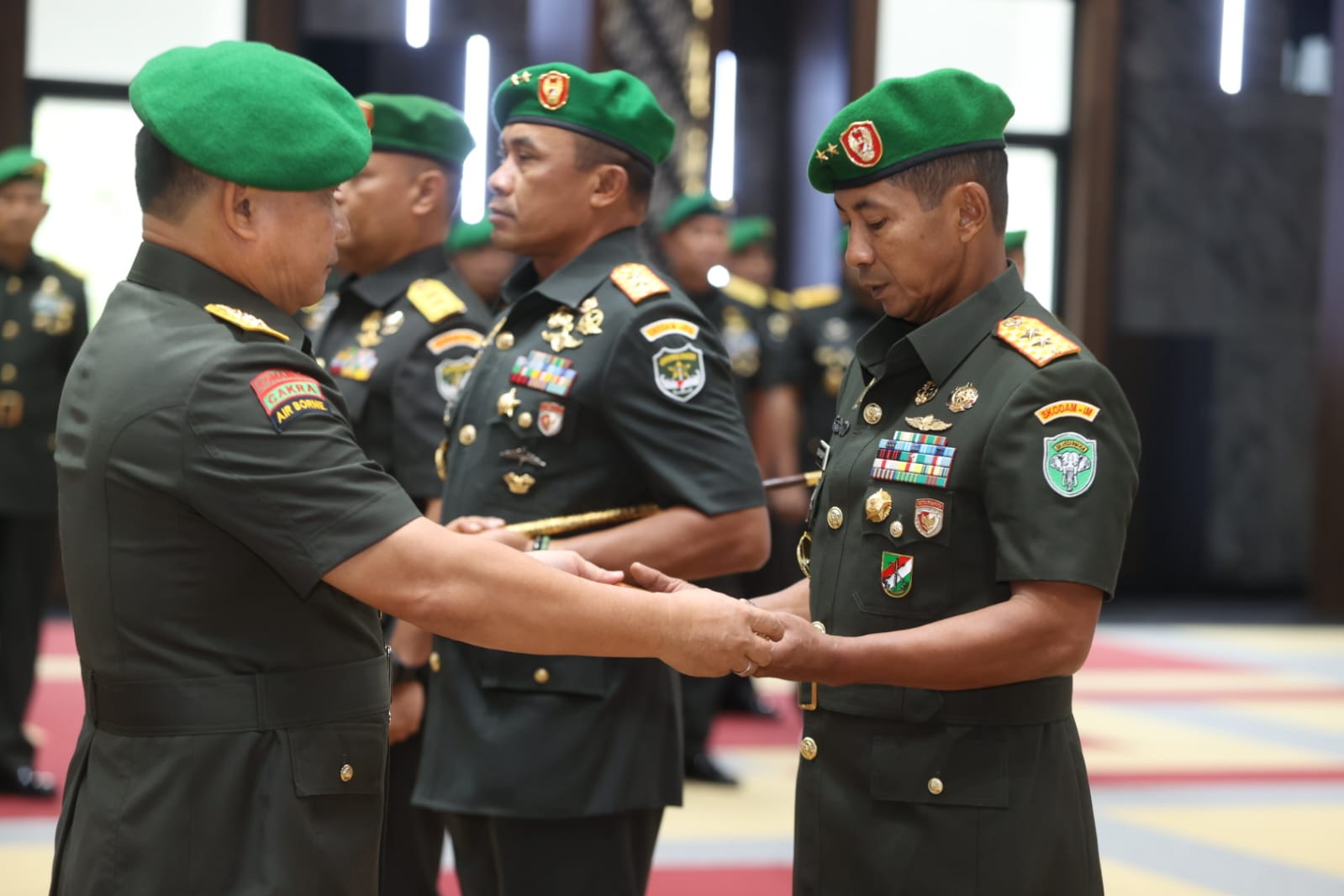 Kepala Staf Angkatan Darat (Kasad) Jenderal TNI Dr. Dudung Abdurachman pimpin Upacara Serah Terima Jabatan (Sertijab) Panglima Komando Daerah Militer Iskandar Muda.
