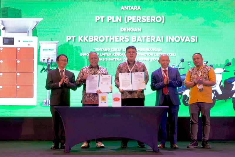 Kerja Sama Swasta, PLN Siap Suplai 1.500 Charging Station untuk Motor Listrik Greentech