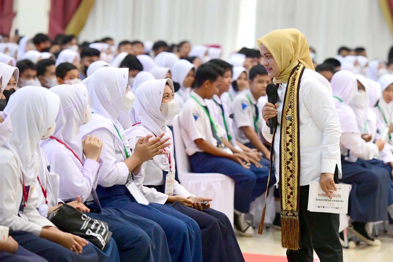 Ketua Tim Penggerak PKK Provinsi Lampung Dampingi Ibu Negara Iriana Joko Widodo Tinjau Sosialisasi Bahaya Narkoba Kepada Sejumlah Siswa SMA