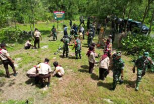 Kodim 0726/Sukoharjo Reboisasi Tanaman Buah Bantu Petani atasi Hama Kera