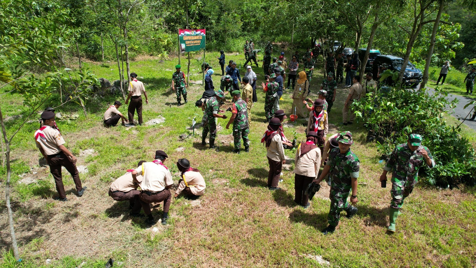 Kodim 0726/Sukoharjo Reboisasi Tanaman Buah Bantu Petani atasi Hama Kera