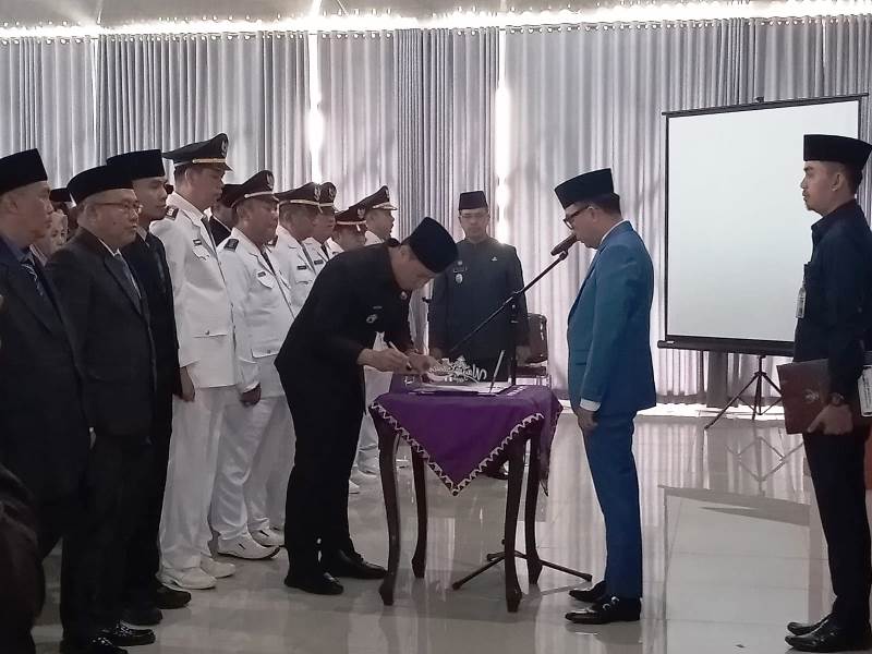 Lantik 34 pejabat Eselon III, Adipati Beri Atensi Khusus Untuk Camat Umpu Semenguk Beserta Dinas Koperasi dan UKM