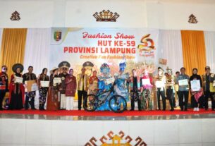 Lomba Fashion Show Dalam Rangka HUT Ke-59 Provinsi Lampung Berlangsung Meriah, Sejumlah Perangkat Daerah Tampilkan Busana Unik