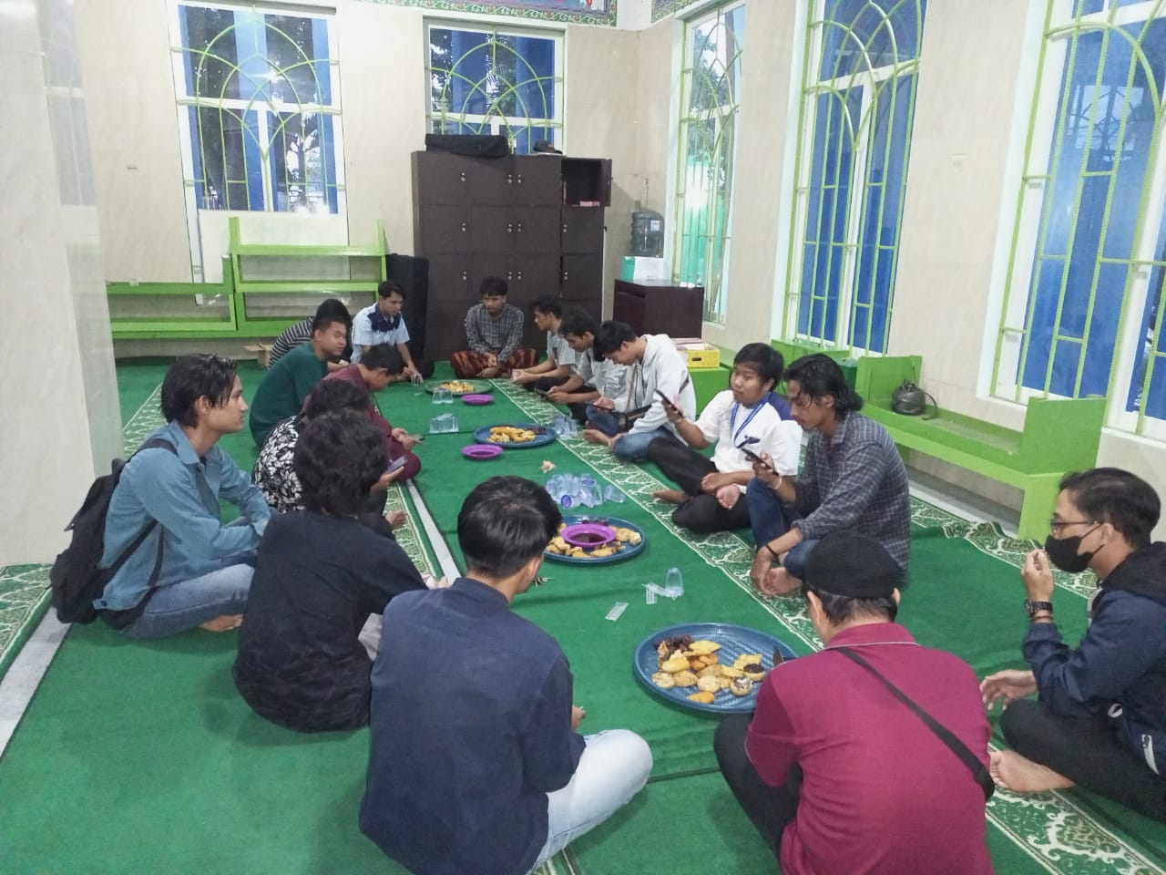 Masjid Baitul Ilmi IIB Darmajaya Sediakan Takjil dan Makanan Berbuka